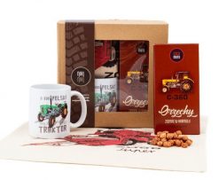 Zestaw prezentowy dla fana traktorów (Zawartość paczki: koszulka, torba, kubek, słodycze; Rozmiar koszulki / bluzy: XL (damska); Kolor koszulki / bluz. Koszulki damskie nikiniki, s, bez wzorów, z bawełny, bez kołnierzyka, bez ramiączek. Za 179.00 zł.