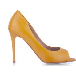 Szpilki peep toe musztardowe. Żółte szpilki damskie Arturo Vicci, bez wzorów, ze skóry, z otwartym noskiem, bez obcasa, na szpilce, bez zapięcia. Za 161.40 zł.