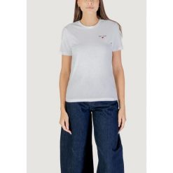 Koszulka crop top Kobieta ONLY ONLADELINA S/S TEE CS JRS. Białe bluzki damskie Only, s, bez wzorów, z bawełny, bez kołnierzyka, bez ramiączek. Za 127.75 zł.