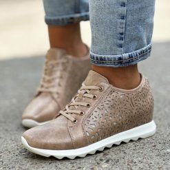 Beżowe botki damskie sneakersy Jezzi Asa170-3. Brązowe obuwie sportowe damskie Jezzi, ze skóry, bez zapięcia. Za 119.00 zł.
