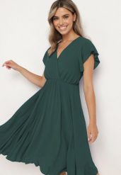 Ciemnozielona Plisowana Sukienka z Kopertowym Dekoltem i Gumką w Talii Waretta. Zielone sukienki damskie Born2be, bez wzorów, eleganckie, bez ramiączek. Za 79.99 zł.