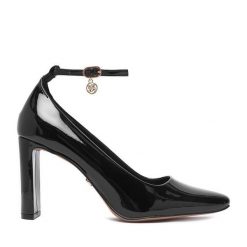 Czółenka Nine West. Czarne czółenka damskie Nine West, bez wzorów, bez obcasa. Za 279.99 zł.