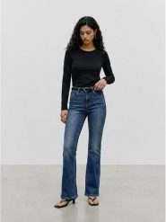 Vero Moda Koszulka w kolorze czarnym rozmiar: M. Czarne bluzki damskie Vero Moda, m, bez wzorów, bez kołnierzyka, bez ramiączek. Za 72.95 zł.