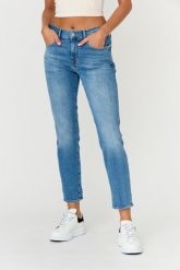 7 FOR ALL MANKIND Błękitne jeansy damskie RELAXED SKINNY, Rozmiar 28. Niebieskie rurki damskie 7 for all mankind, bez wzorów, z jeansu. W wyprzedaży za 469.99 zł.