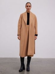 BGN Płaszcz przejściowy w kolorze beżowym rozmiar: 40. Brązowe płaszcze damskie BGN, bez wzorów, z wełny, bez kaptura. Za 358.48 zł.