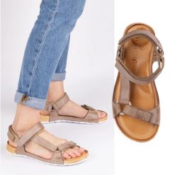Olivier Sandały damskie barefoot-friendly skórzane beżowe beżowy. Brązowe sandały damskie bez wzorów, bez obcasa, bez zapięcia. Za 367.89 zł.