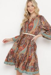 Pomarańczowa Sukienka we Wzór Paisley o Rozkloszowanym Kroju z Falbankami Viburnia. Brązowe sukienki damskie Born2be, bez wzorów, z tkaniny, eleganckie, bez ramiączek. Za 99.99 zł.