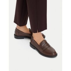 Lordsy Beverly Hills Polo Club. Brązowe półbuty damskie Beverly Hills Polo Club, bez wzorów, bez obcasa, bez zapięcia. Za 199.99 zł.