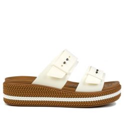 Klapki damskie platformy Crocs BROOKLYN WOVEN BUCKLE. Białe klapki damskie Crocs, bez wzorów, z materiału, bez obcasa, na platformie, bez zapięcia. Za 229.00 zł.