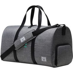 Torba Treningowa Z Recyklingu Novel. Czarne torby sportowe Herschel, bez wzorów. Za 524.99 zł.