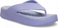 Japonki Dla Dorosłych Crocs Getaway Groove Platform Flip. Brązowe klapki damskie Crocs, bez wzorów, z materiału, bez obcasa, bez zapięcia. Za 191.99 zł.