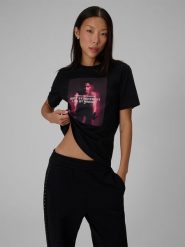 4F T-shirt relaxed z nadrukiem damski - czarny L. Czarne koszulki sportowe damskie 4F, l, bez wzorów, z bawełny, bez ramiączek. Za 69.99 zł.