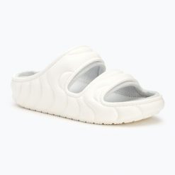 Klapki Crocs Classic Cozzzy Overpuff Sandal. Białe klapki damskie Crocs, bez wzorów, bez obcasa, bez zapięcia. Za 229.99 zł.