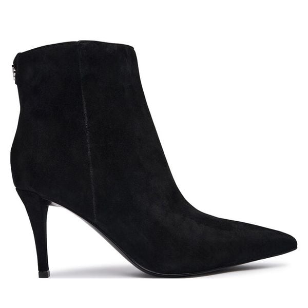 Botki Guess. Czarne botki damskie Guess, bez obcasa, na szpilce, bez zapięcia. Za 674.99 zł.