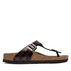 Japonki Birkenstock. Czarne klapki damskie Birkenstock, bez wzorów, bez obcasa, bez zapięcia. Za 674.99 zł.
