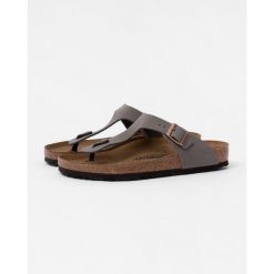 Japonki damskie Birkenstock Gizeh. Brązowe klapki damskie Birkenstock, bez wzorów, z materiału, bez obcasa, bez zapięcia. Za 339.00 zł.