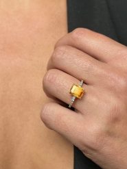 Les Petites Précieuses Pozłacany pierścionek z cyrkoniami i cytrynem rozmiar: 54. Pomarańczowe pierścionki damskie Les Petites Précieuses, z cyrkonią, pozłacane. Za 257.92 zł.