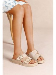 Foreverfolie Klapki w kolorze khaki rozmiar: 36. Brązowe klapki damskie Foreverfolie, bez wzorów, z otwartym noskiem, bez obcasa, bez zapięcia. Za 86.99 zł.