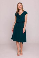 Elegancka sukienka rozkloszowana z krótkim rękawem zielona. Zielone sukienki damskie Stylove, bez wzorów, z materiału, eleganckie, bez ramiączek. Za 339.00 zł.