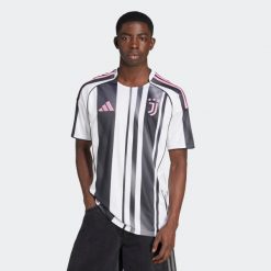 Koszulka piłkarska ADIDAS Juventus 25/26 domowa. Bluzki damskie Adidas, s, bez wzorów, bez kołnierzyka, bez ramiączek. Za 459.99 zł.
