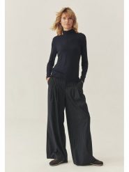 TATUUM Koszulka w kolorze granatowym rozmiar: M. Niebieskie bluzki damskie TATUUM, m, bez wzorów, z kaszmiru, bez kołnierzyka, bez ramiączek. Za 150.72 zł.