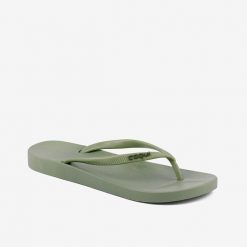 Damskie klapki Coqui. Zielone klapki damskie Coqui, bez wzorów, z materiału, bez obcasa, bez zapięcia. Za 131.99 zł.