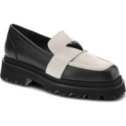 Czarne Półbuty Chebello Eleganckie Wygodne Buty Damskie. Czarne półbuty damskie CheBello, na wiosnę, bez wzorów, ze skóry, bez obcasa, na płaskiej podeszwie, bez zapięcia. Za 289.00 zł.