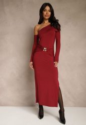 Bordowa Sukienka z Wiskozą Aplikacją Marszczeniem i Wywiniętym Dekoltem Reilenna. Czerwone sukienki damskie Renee, z aplikacjami, z wiskozy, bez ramiączek. Za 159.99 zł.