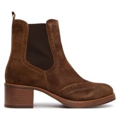 Botki Tamaris. Brązowe botki damskie Tamaris, bez obcasa, na słupku, bez zapięcia. Za 469.99 zł.