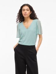 Vila Bluzka "Vifalia" w kolorze zielonym rozmiar: 34. Zielone bluzki damskie Vila, s, bez wzorów, z materiału, bez kołnierzyka, bez ramiączek. Za 66.16 zł.