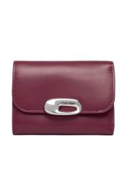 Calvin Klein Portfel Hardware Trifold With Zip Pocket LV04F1116G Różowy. Czerwone portfele damskie Calvin Klein, bez wzorów, ze skóry. Za 289.99 zł.