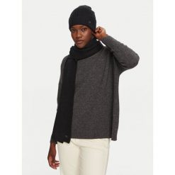 Zestaw Szalik i Czapka Calvin Klein. Czarne czapki damskie Calvin Klein, bez wzorów. Za 449.99 zł.