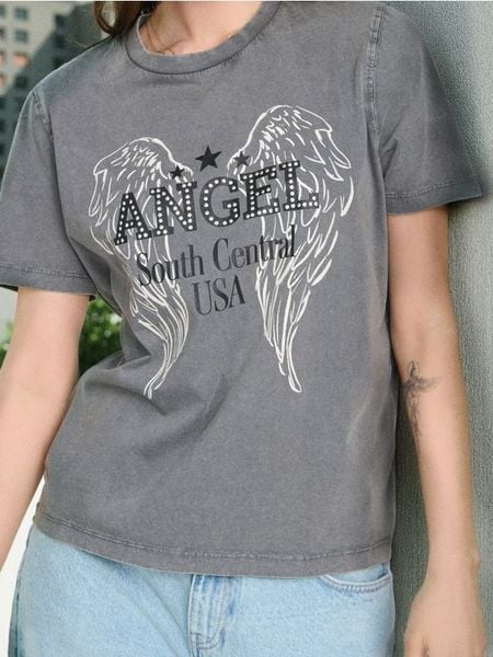 Koszulka z efektem sprania z ozdobnymi cyrkoniami - szary. Szare koszulki damskie Sinsay, l, bez wzorów, bez kołnierzyka, bez ramiączek. Za 29.99 zł.