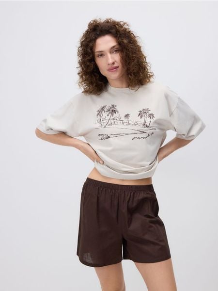 Dwuczęściowa piżama z nadrukiem - kremowy. Białe piżamy damskie Reserved, bez wzorów, z bawełny, bez ramiączek. W wyprzedaży za 35.99 zł.