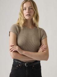 Levi's Koszulka w kolorze beżowym rozmiar: XL. Brązowe bluzki damskie Levi's, s, bez wzorów, bez kołnierzyka, bez ramiączek. Za 78.84 zł.
