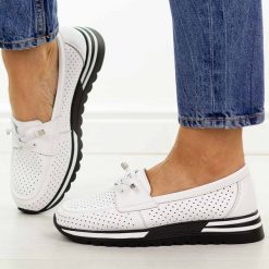 Białe ażurowe skórzane półbuty damskie S.Barski 7066. Białe półbuty damskie S.BARSKI, na jesień, w ażurowe wzory, z jeansu, z okrągłym noskiem, bez obcasa, na płaskiej podeszwie, bez zapięcia. Za 239.00 zł.