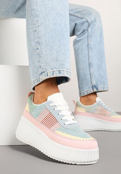 Różowo-Niebieskie Sneakersy na Tłoczonej Platformie z Ozdobnymi Przeszyciami Faloviela. Czerwone obuwie sportowe damskie Renee, z jeansu, bez zapięcia. Za 59.99 zł.