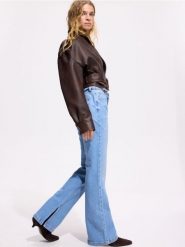 Jeansy flare z rozcięciami - niebieski. Niebieskie jeansy damskie Reserved. Za 129.99 zł.