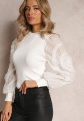 Biały Sweter z Bufiastymi Zdobionymi Rękawami i Półgolfem Yusi. Białe swetry klasyczne damskie Renee, z wiskozy, bez kołnierzyka. Za 129.99 zł.