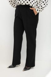 Klasyczne czarne spodnie z gumką i kieszeniami On Repeat czarne Plus Size Oversize. Czarne spodnie materiałowe damskie Moda Size Plus Iwanek, bez wzorów, z elastanu, krótkie. Za 169.90 zł.
