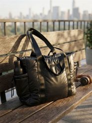Duża torba shopper w sportowym stylu - czarny. Czarne torby sportowe Sinsay, bez wzorów, duże. W wyprzedaży za 27.99 zł.