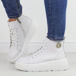 Białe skórzane botki damskie Filippo dbt6374/25. Białe botki damskie Filippo, na jesień, z polaru, klasyczne, z okrągłym noskiem, bez obcasa, na platformie, bez zapięcia. W wyprzedaży za 254.15 zł.