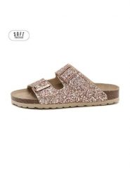 Teegu Klapki w kolorze jasnoróżowym rozmiar: 38. Różowe klapki damskie teegu, bez wzorów, z otwartym noskiem, bez obcasa, bez zapięcia. Za 121.99 zł.