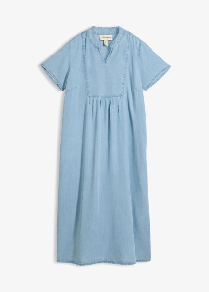Sukienka jeansowa. Niebieskie sukienki damskie bonprix, bez wzorów, z jeansu, eleganckie, bez ramiączek. Za 137.99 zł.