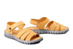 MANITU 910329-06 gelb, sandały damskie. Żółte sandały damskie Manitu, bez wzorów, ze skóry, bez obcasa, bez zapięcia. Za 229.42 zł.