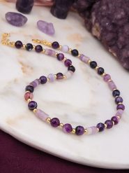 Pierres de Jade Pozłacany naszyjnik z elementami ozdobnymi - dł. 45 cm rozmiar: onesize. Różowe naszyjniki damskie Pierres de Jade, z ametystem, pozłacane. Za 69.99 zł.