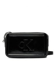 Calvin Klein Torebka Bold Ck Metallic Camera Bag LV04F3331G Czarny. Czarne listonoszki damskie Calvin Klein, bez wzorów, ze skóry, bez dodatków. Za 329.99 zł.