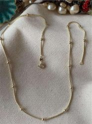 Luseera Pozłacany naszyjnik z elementami ozdobnymi - dł. 45 cm rozmiar: onesize. Żółte naszyjniki damskie Luseera, pozłacane. Za 43.99 zł.