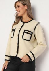 Jasnobeżowy Elegancki Kardigan na Guziki Ozdobiony Lamówką i Nitami Irilanea. Brązowe kardigany damskie Born2be, bez wzorów, z dzianiny. Za 219.99 zł.