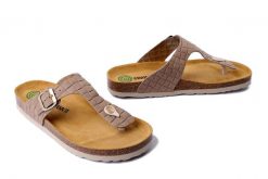DR. BRINKMANN 700687-21 mittelbraun, klapki japonki damskie. Brązowe klapki damskie Dr. Brinkmann, bez wzorów, ze skóry, bez obcasa, bez zapięcia. Za 264.90 zł.